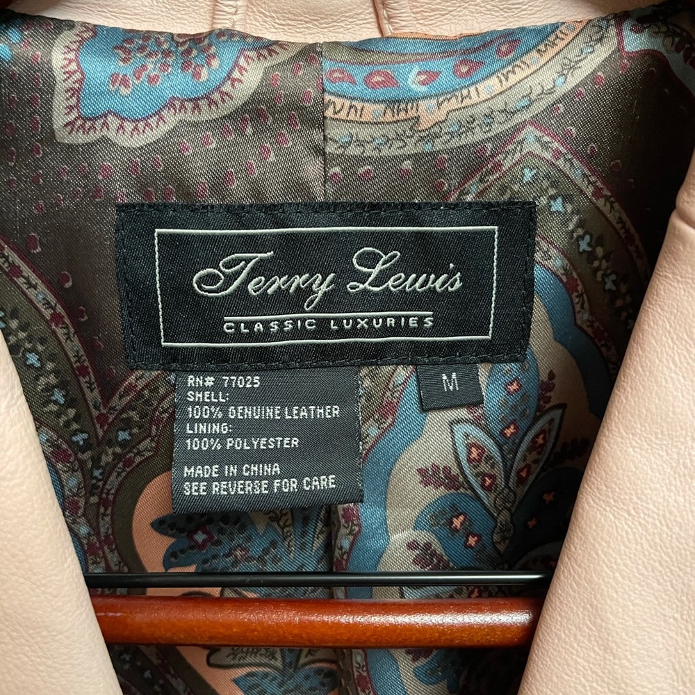 Terry Lewis Classic Luxuries Pink Leather Blazer Coat Jacket with Buttons 🤍💓🤍 - Picture 7 of 10